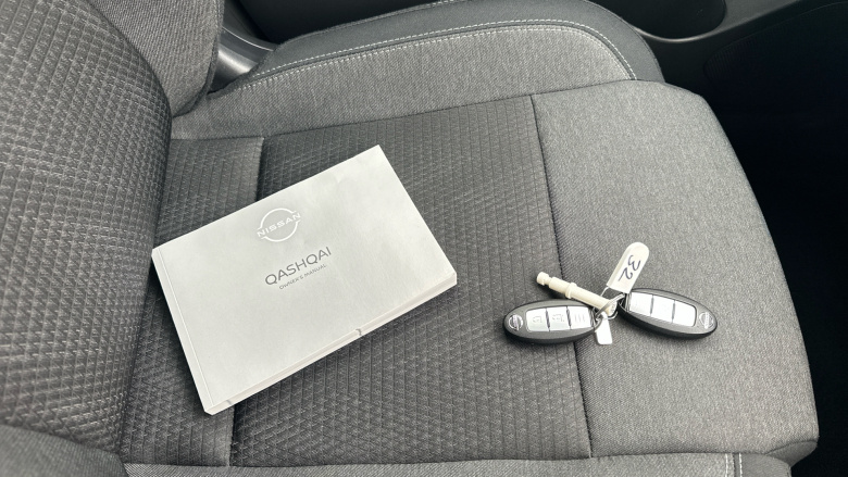 Nissan Qashqai 1.3 DiG-T MH N-Connecta 5dr Petrol Hatchback